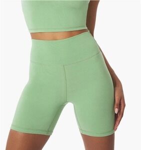WeWoreWhat Revolve seamless biker shorts fair green size small NWT